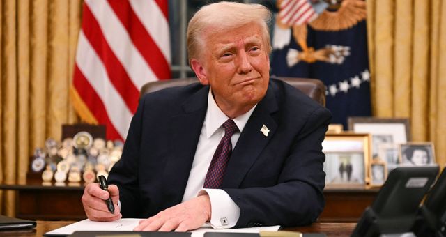 Trump Perintahkan Pembatasan Pendanaan Penelitian Virus